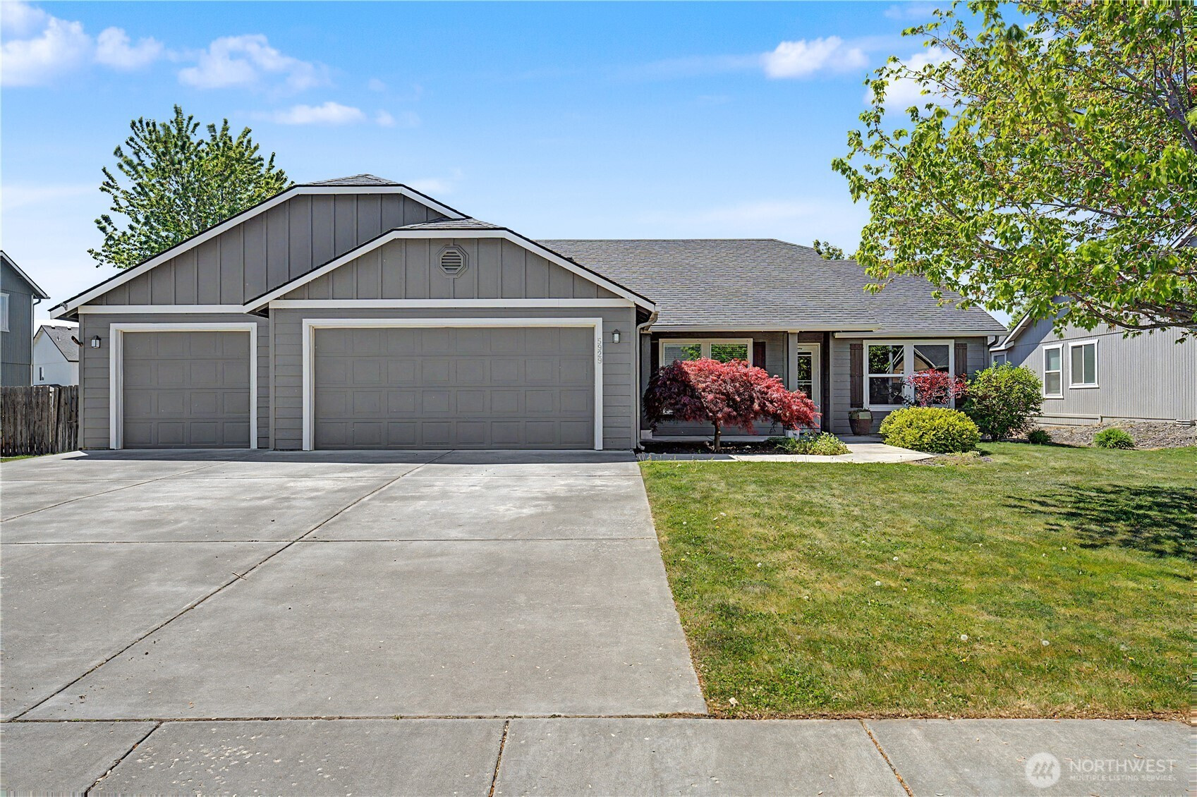 5929 Bluewood Street, West Richland, WA 99353