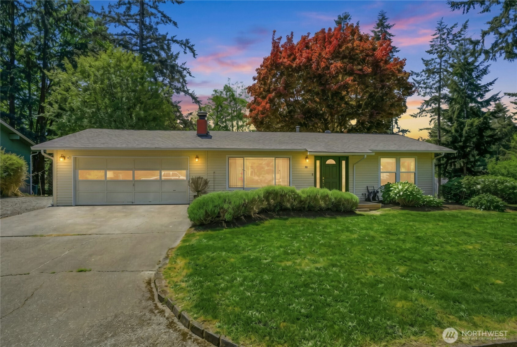 711 Eagle Cliff Rd NE, Bainbridge Island, WA 98110
