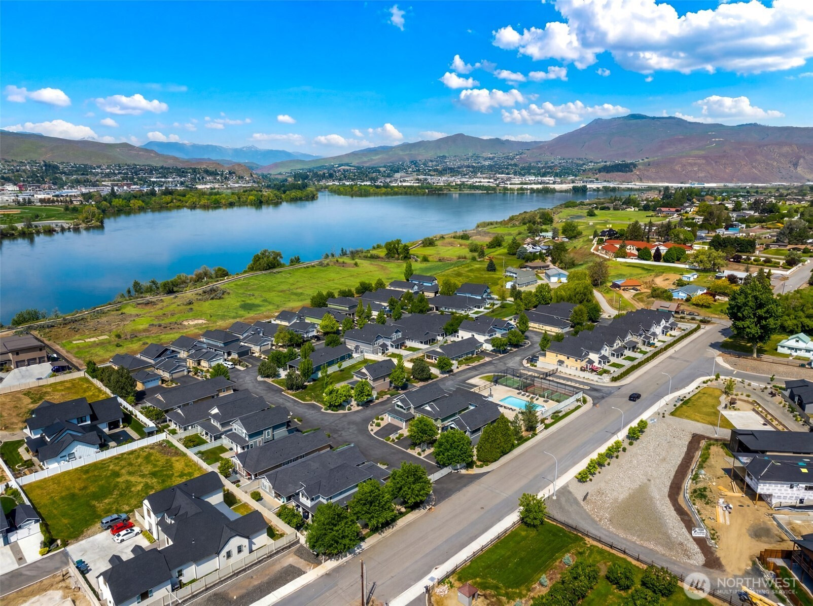 2452 NW Columbia Avenue, East Wenatchee, WA 98802
