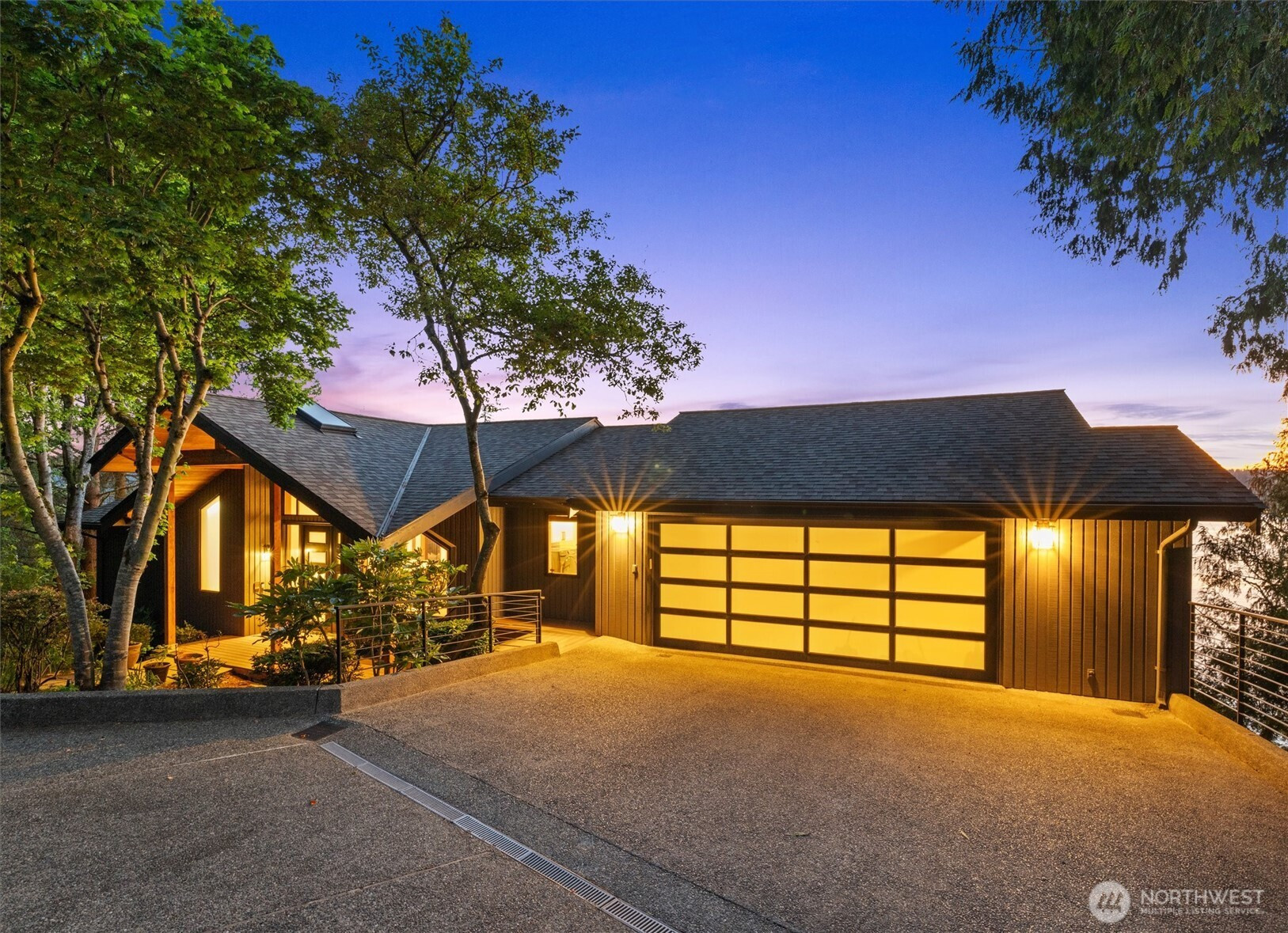 5970 NE Arrowhead Drive, Kenmore, WA 98028