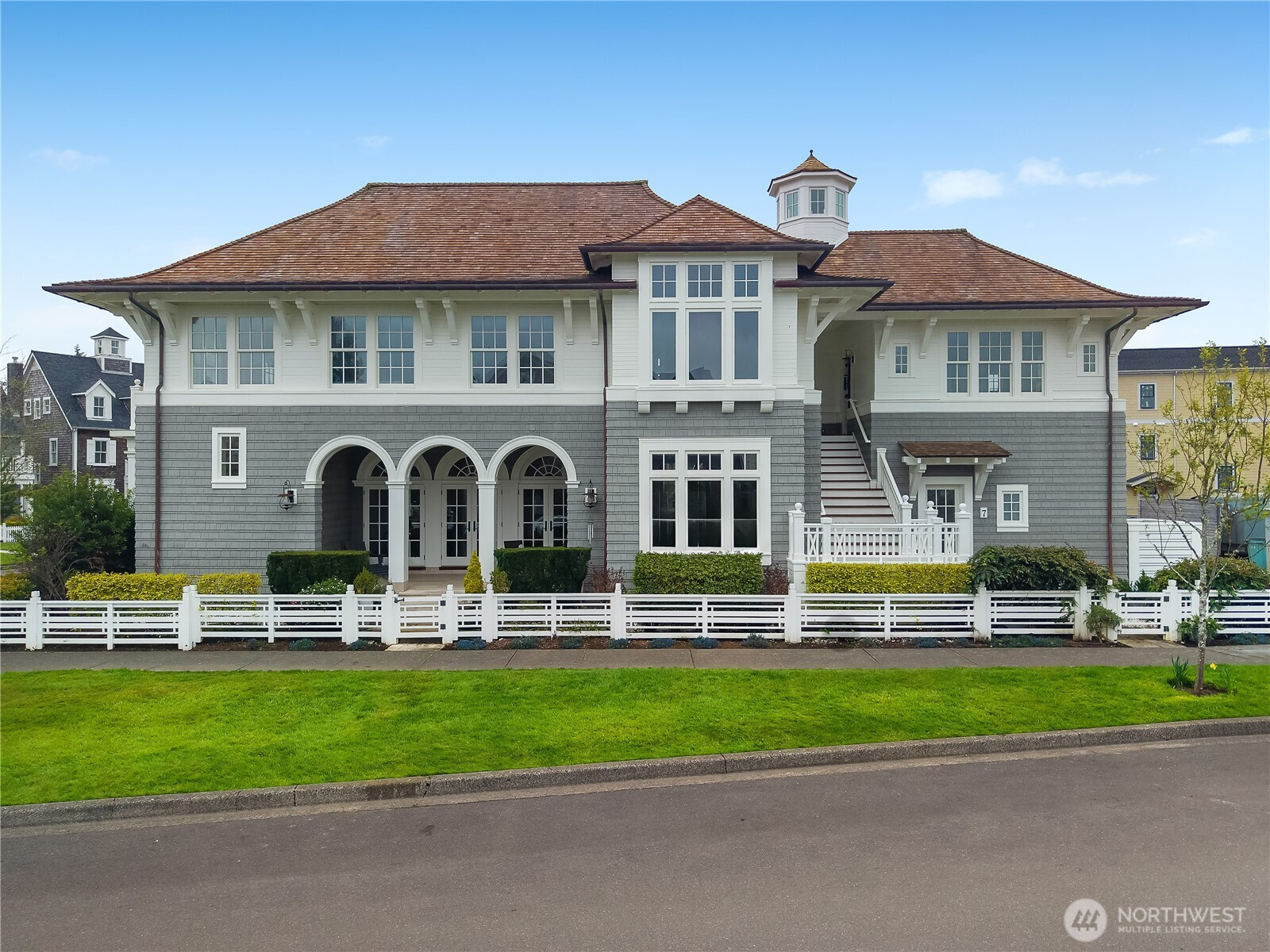 7 E Myrtle Lane, Pacific Beach, WA 98571