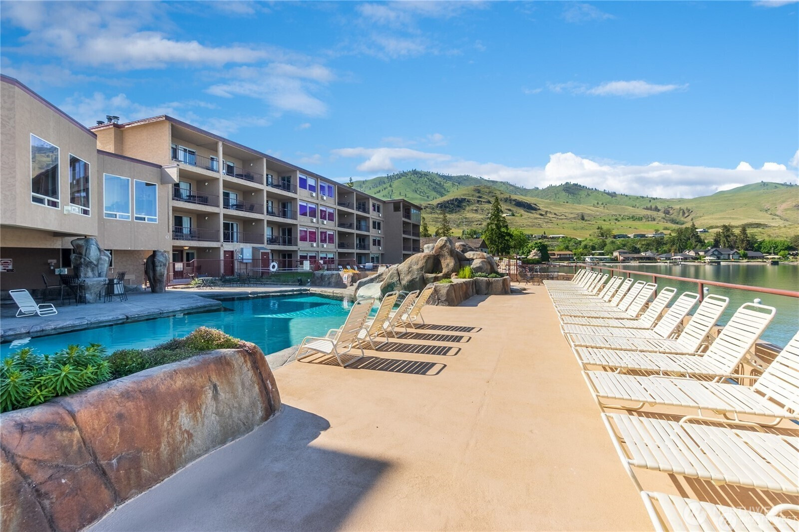 322 W Woodin Avenue, Chelan, WA 98816