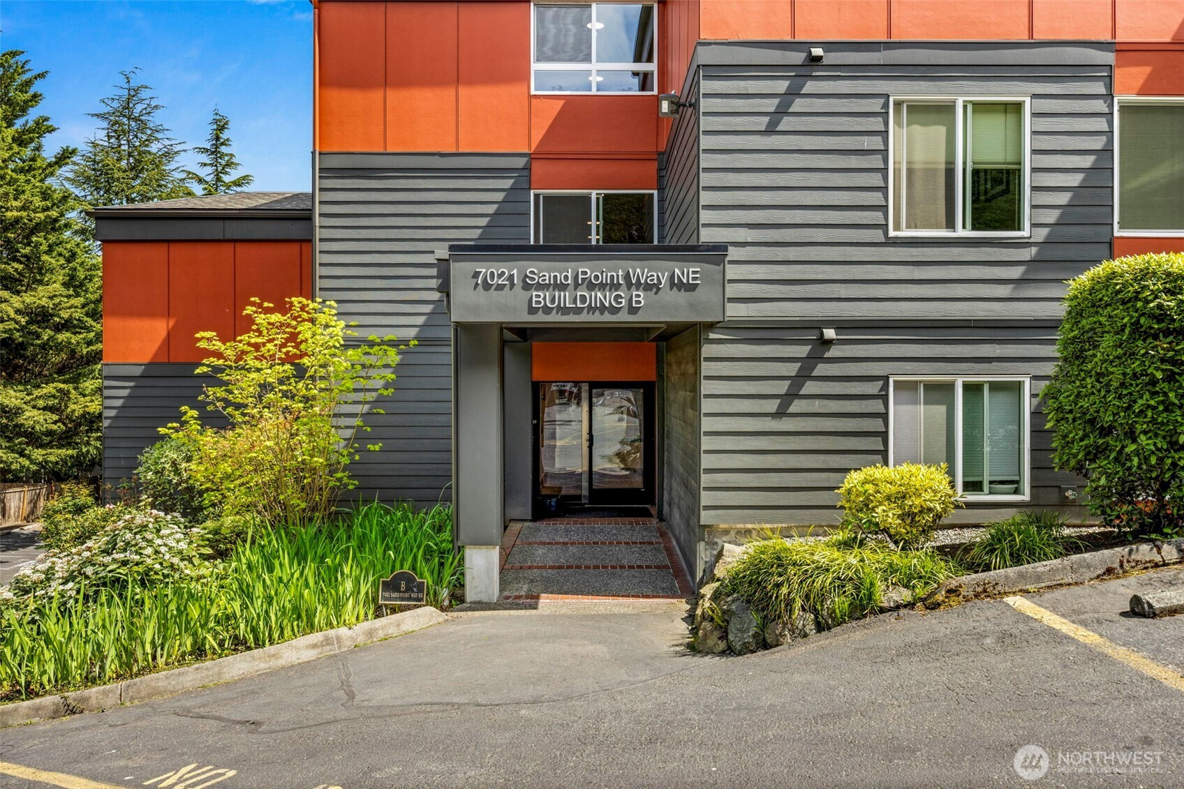 7001 Sand Point Way NE, Seattle, WA 98115