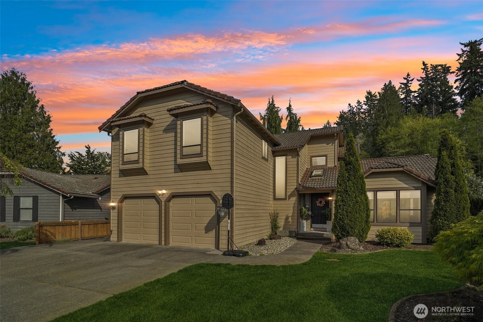 25114 Lake Wilderness Country Club Drive SE, Maple Valley, WA 98038