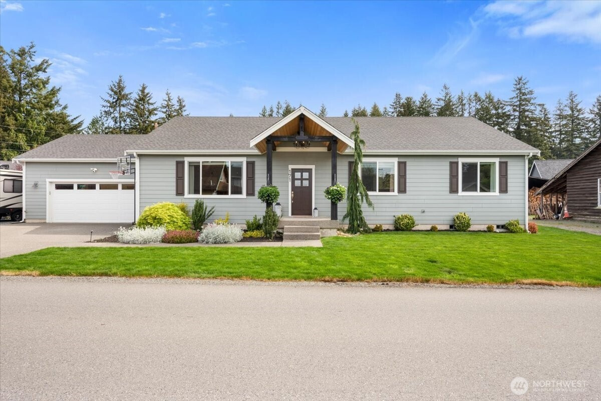 171 9th St NW, Carbonado, WA 98323