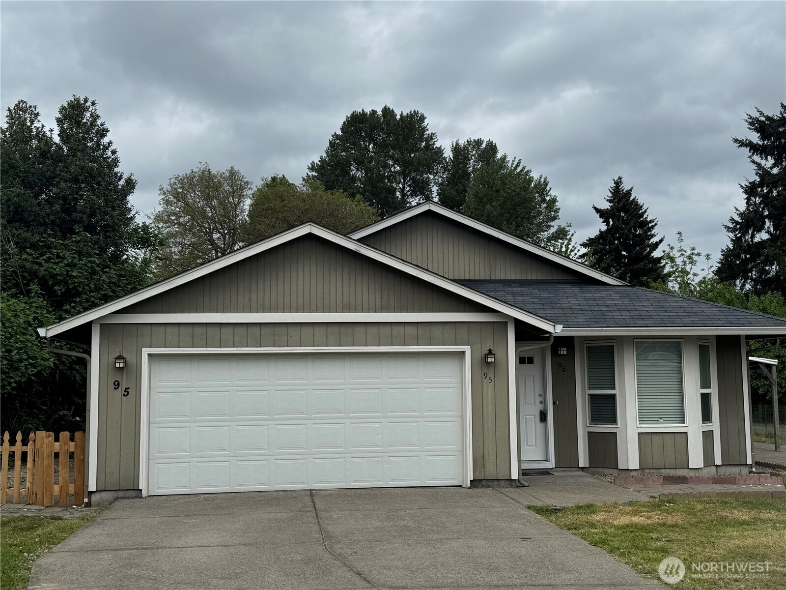 95 Barnes Street, Kelso, WA 98626