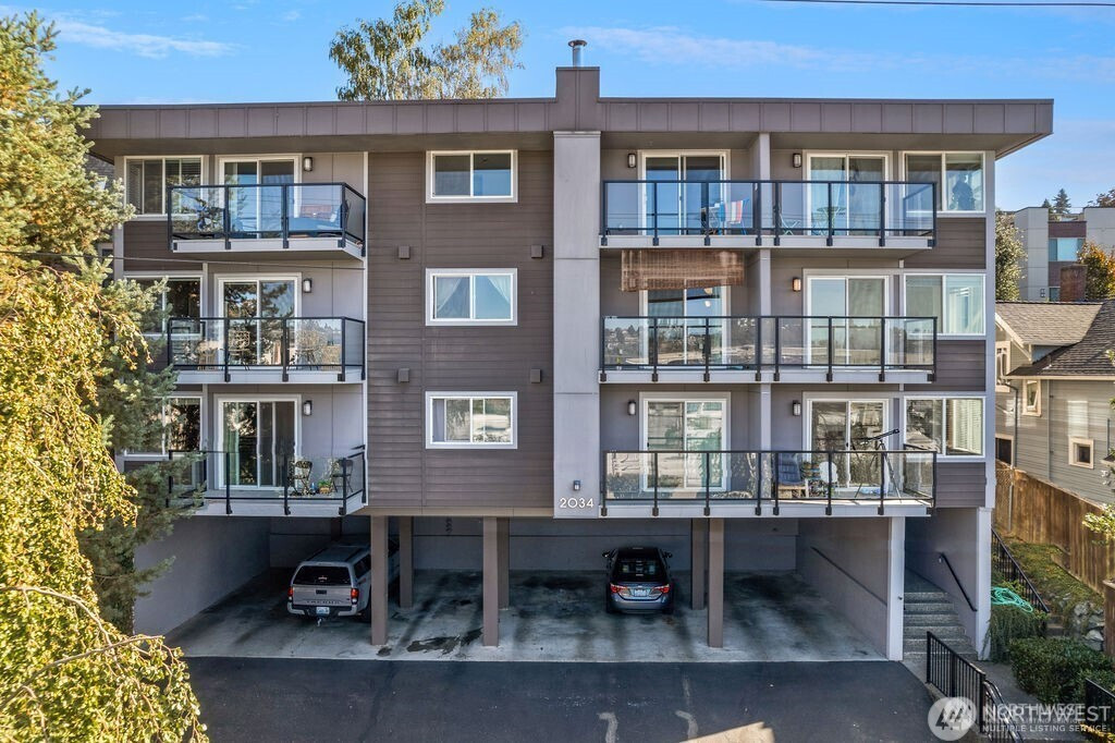 2034 14th Avenue W, Seattle, WA 98119