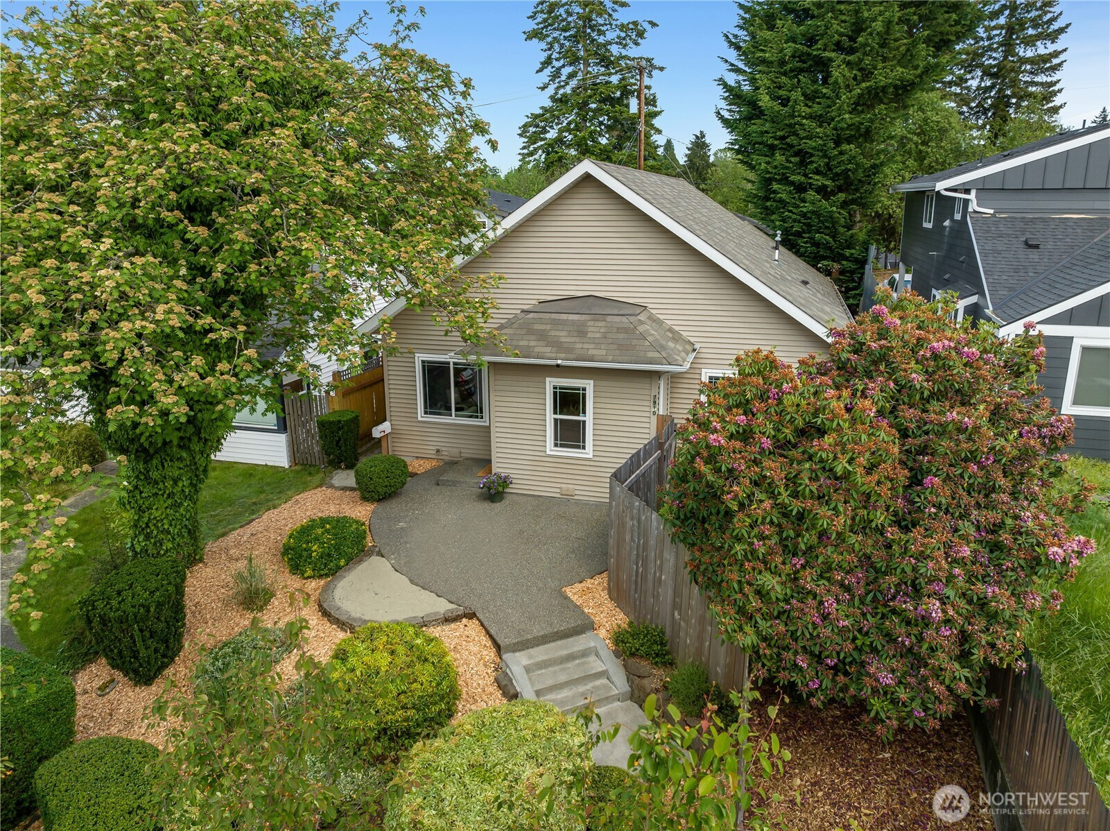 7910 20th Avenue SW, Seattle, WA 98106