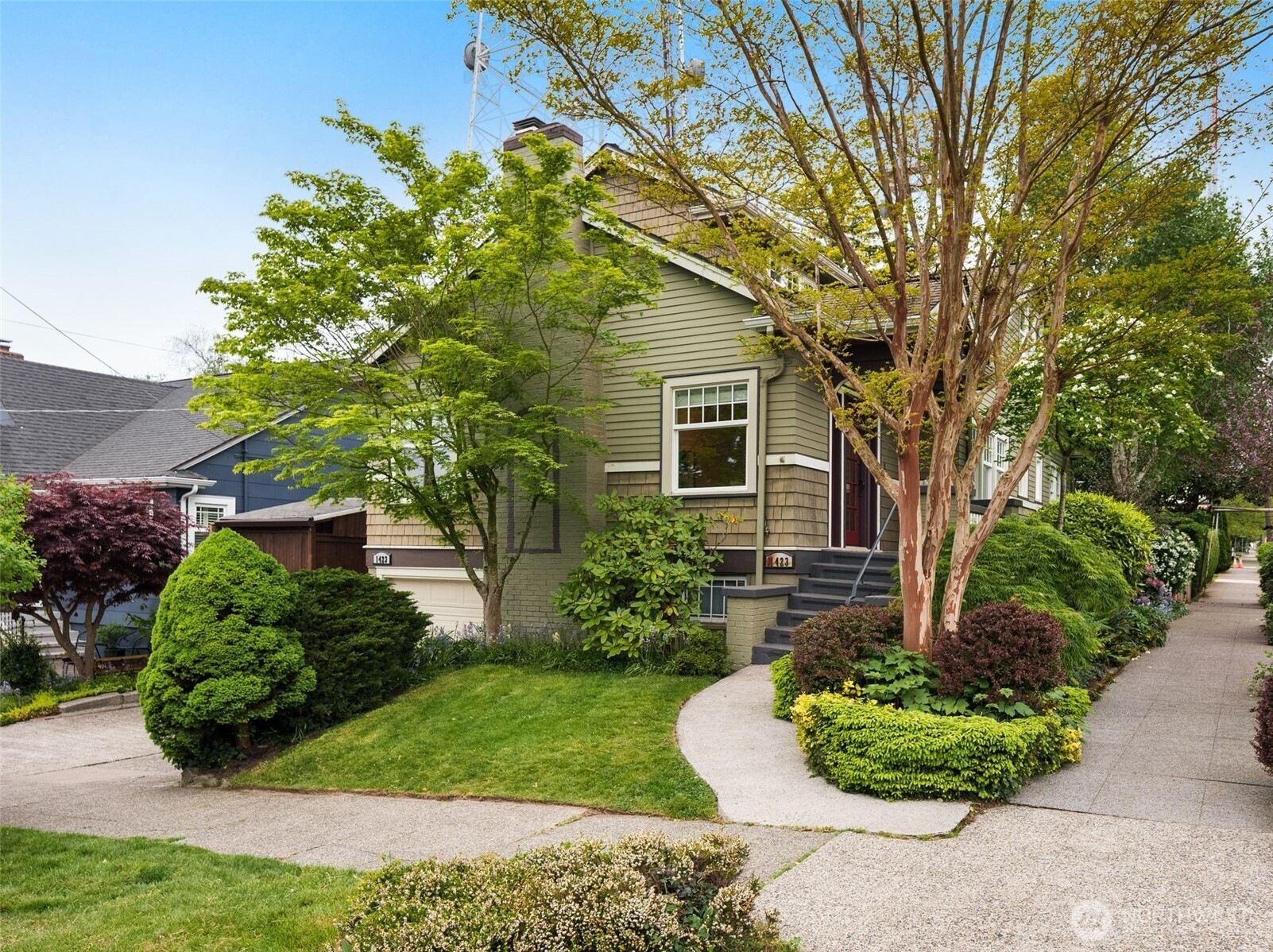 1423 Nob Hill Avenue N, Seattle, WA 98109
