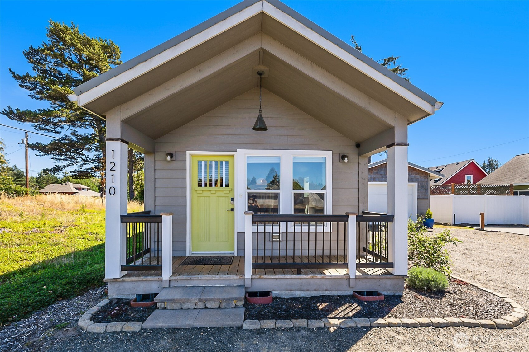 1210 32nd Street, Seaview, WA 98644