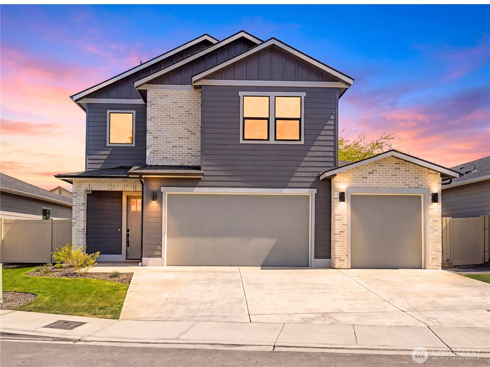 585 S Perry Avenue, East Wenatchee, WA 98802