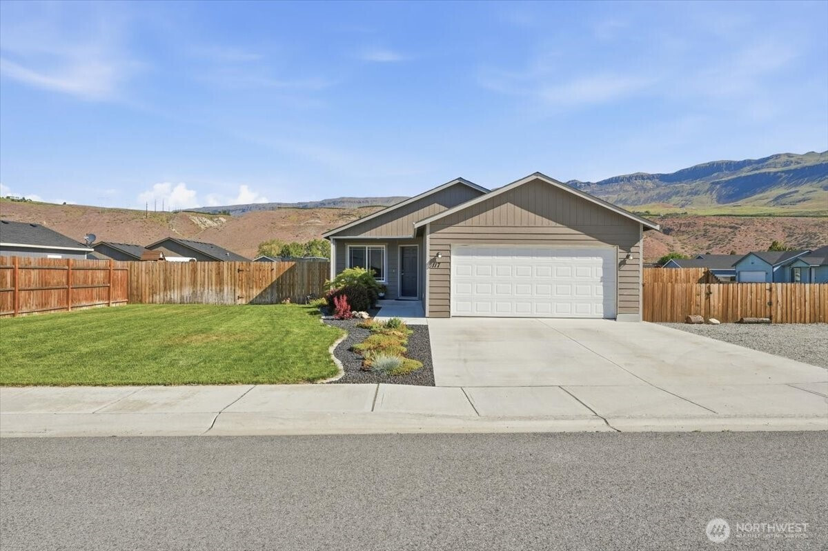 117 Island Loop Road, Rock Island, WA 98850
