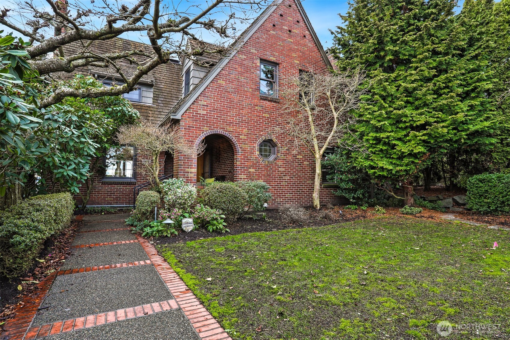 2301 Rosemont Place W, Seattle, WA 98199