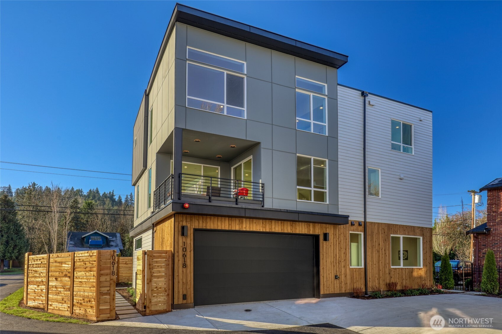 10618 E Riverside Dr, Bothell, WA 98011