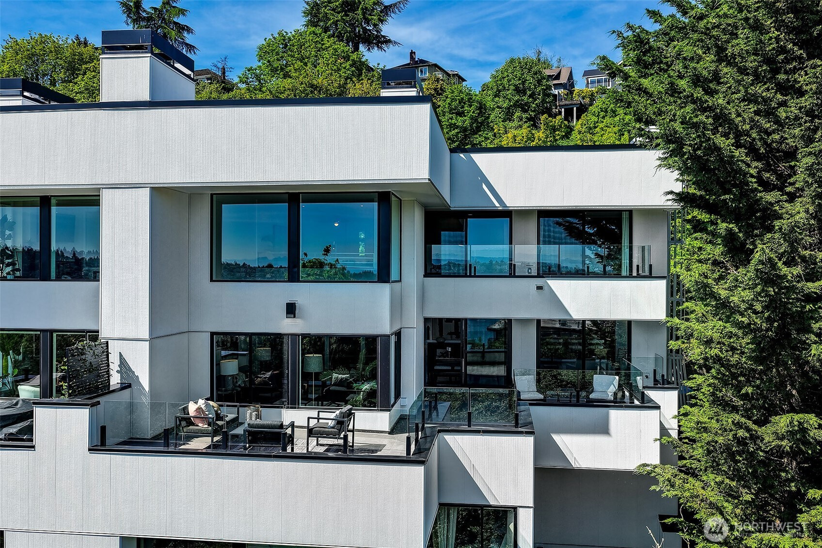 2400 Aurora Avenue N, Seattle, WA 98109