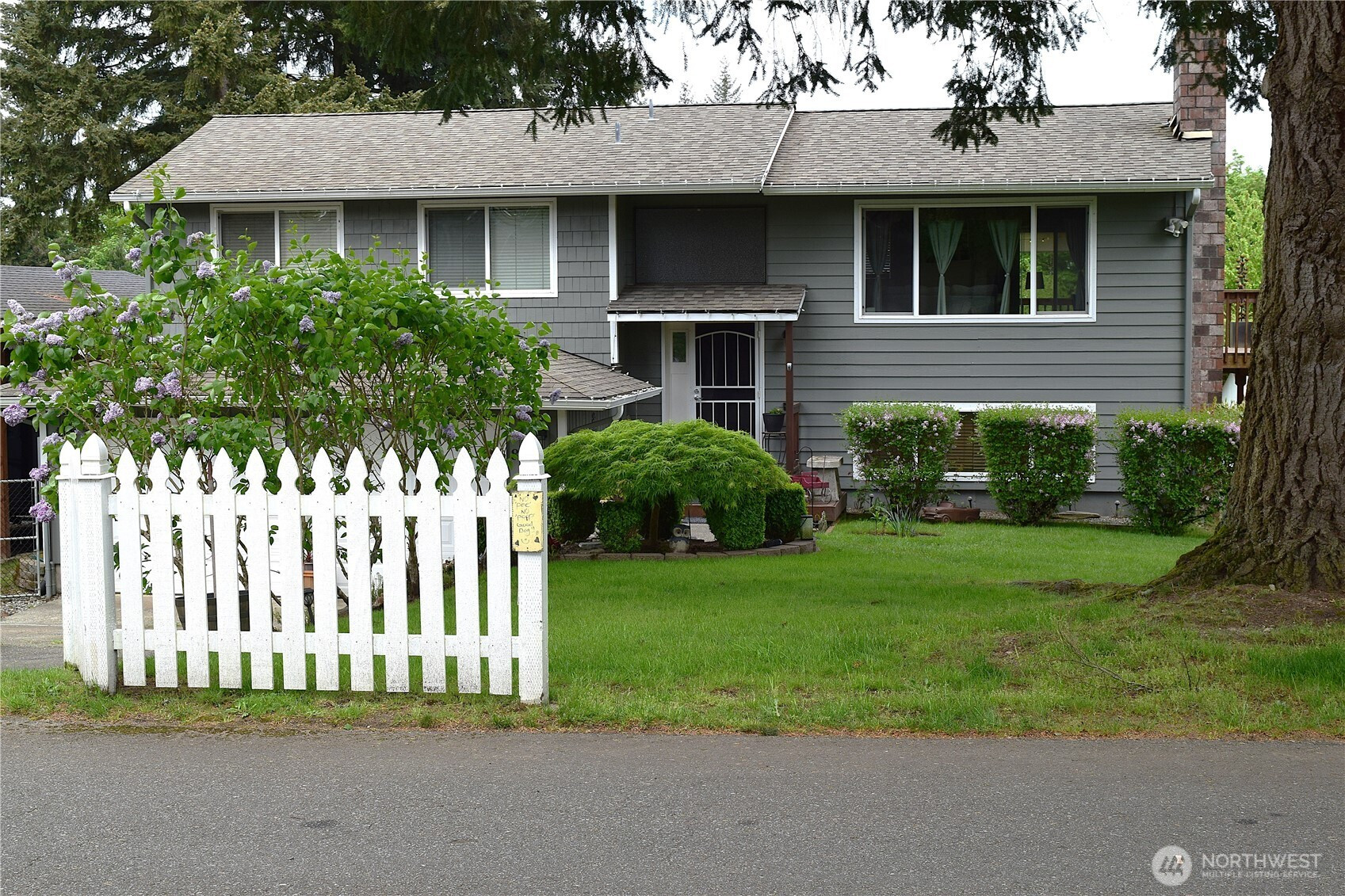 8611 Vistarama Avenue, Everett, WA 98208
