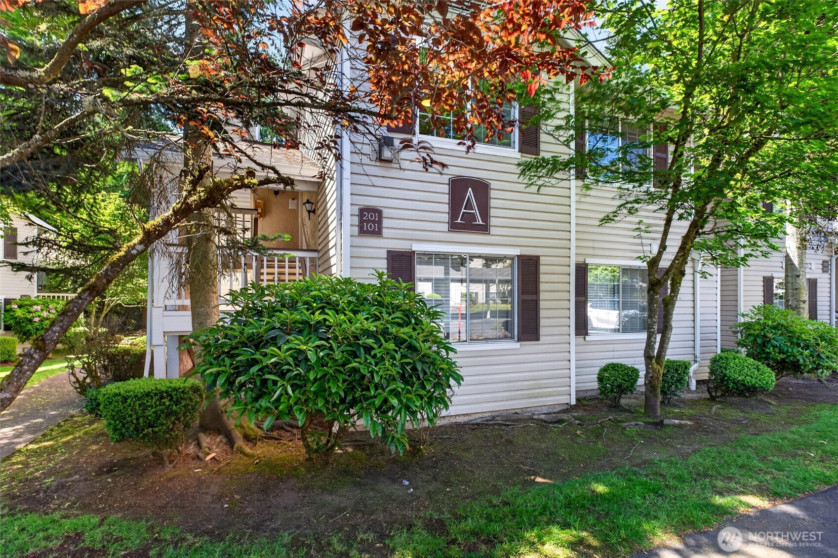 19230 Forest Park Drive NE, Lake Forest Park, WA 98155