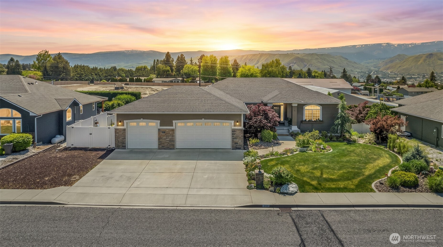 700 Clarissa Lane, East Wenatchee, WA 98802