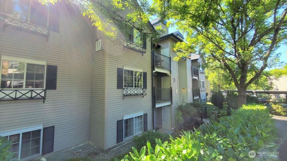 215 9th Street, Kirkland, WA 98033