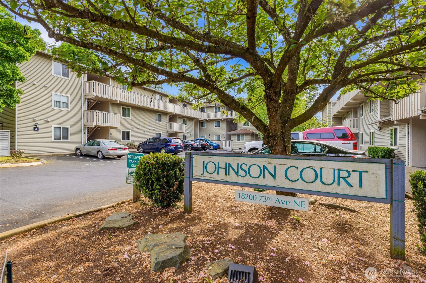 18200 73rd Avenue NE, Kenmore, WA 98028