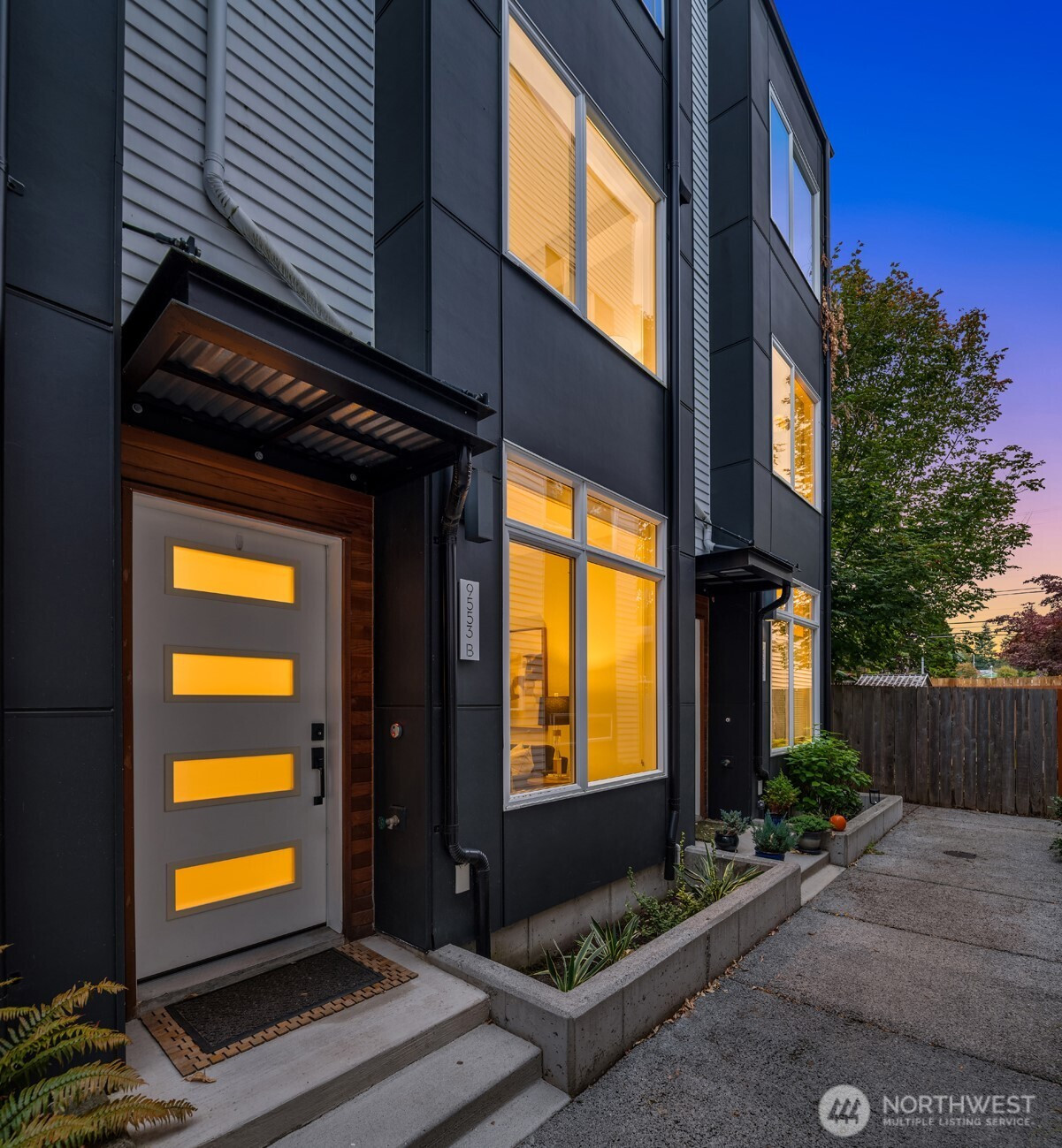 9553 Ashworth Avenue N, Seattle, WA 98103