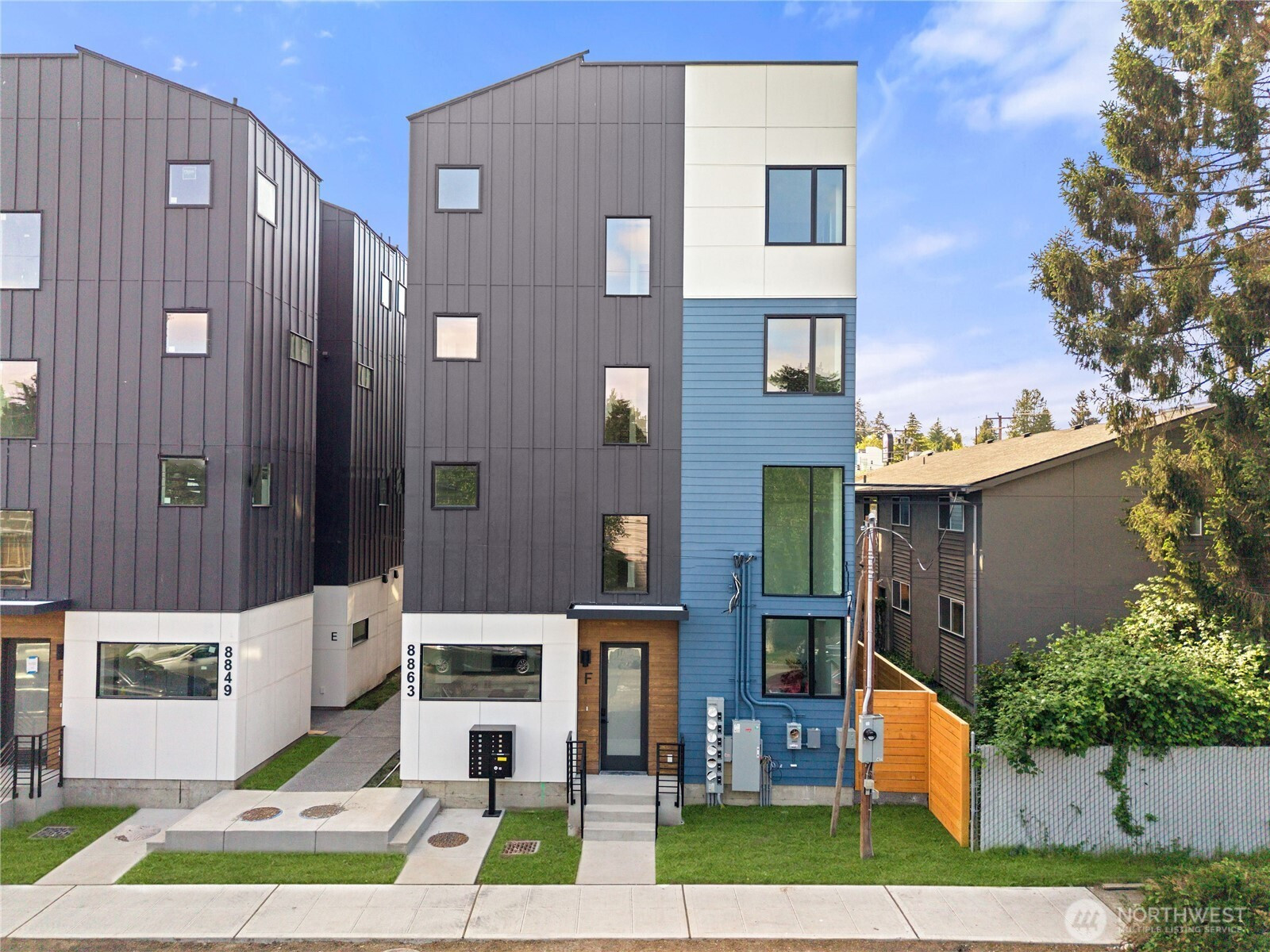 8863 Midvale Avenue N, Seattle, WA 98103