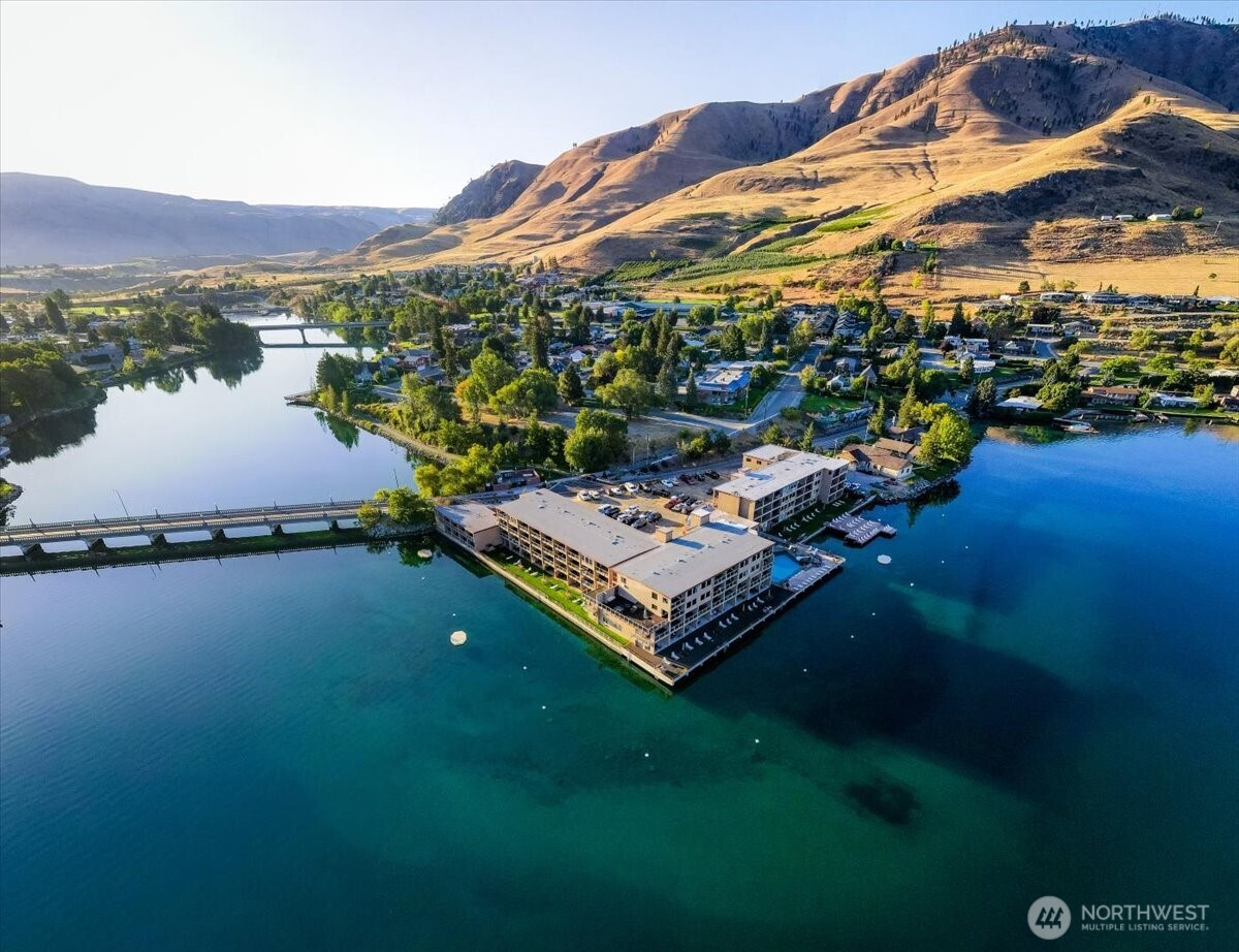 322 W Woodin Avenue, Chelan, WA 98816