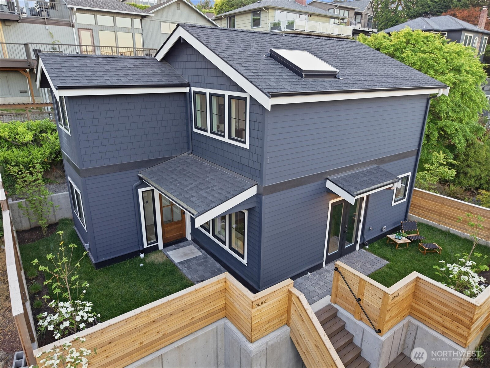 909 32nd Avenue S, Seattle, WA 98144