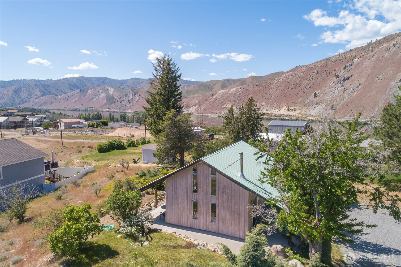 245 Lakeview Avenue, Orondo, WA 98843