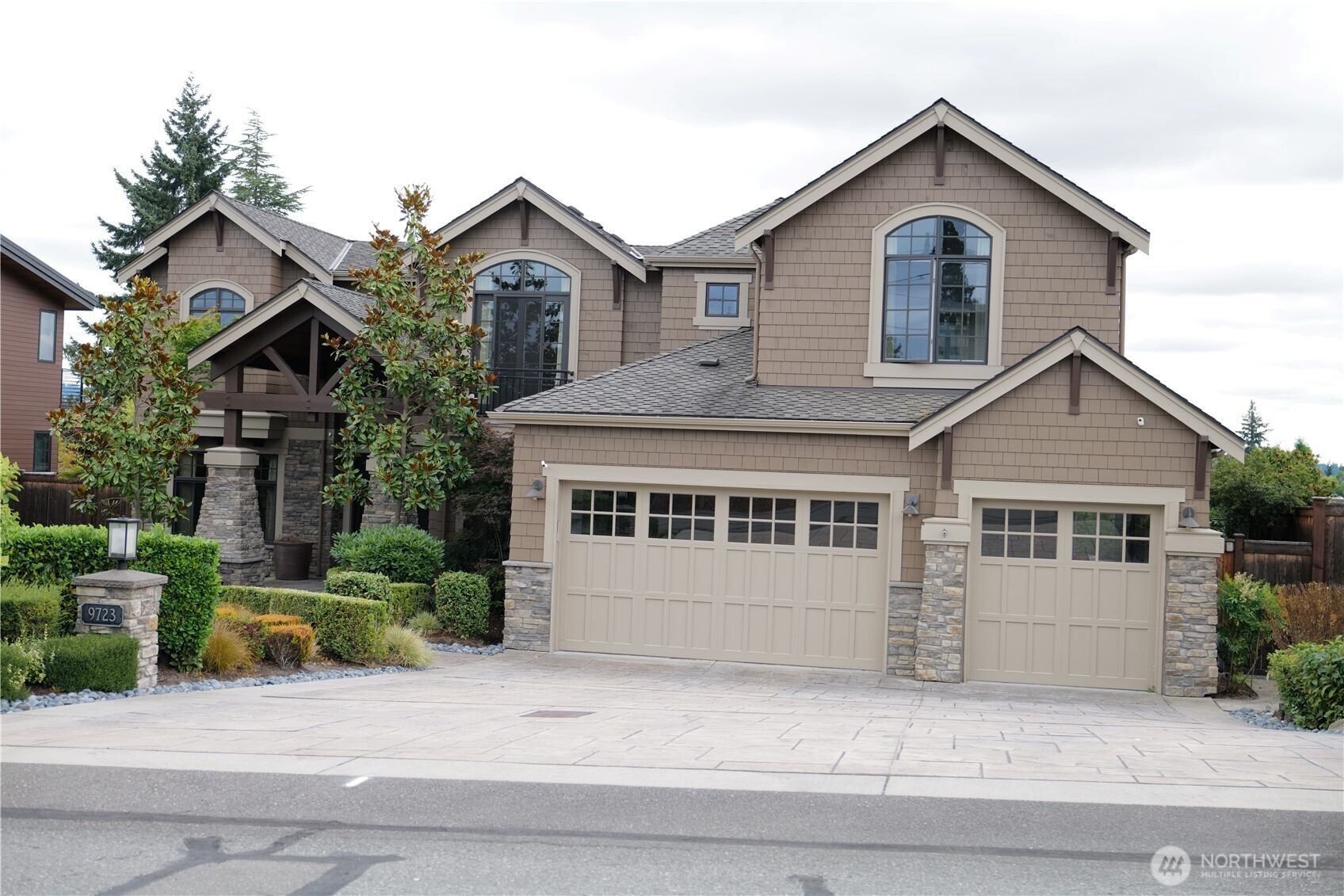 9723 NE 13th Street, Clyde Hill, WA 98004