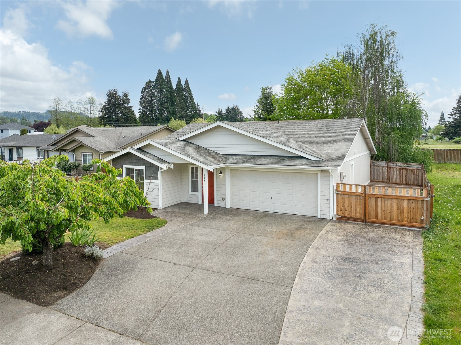 134 5th Avenue SE, Pacific, WA 98047