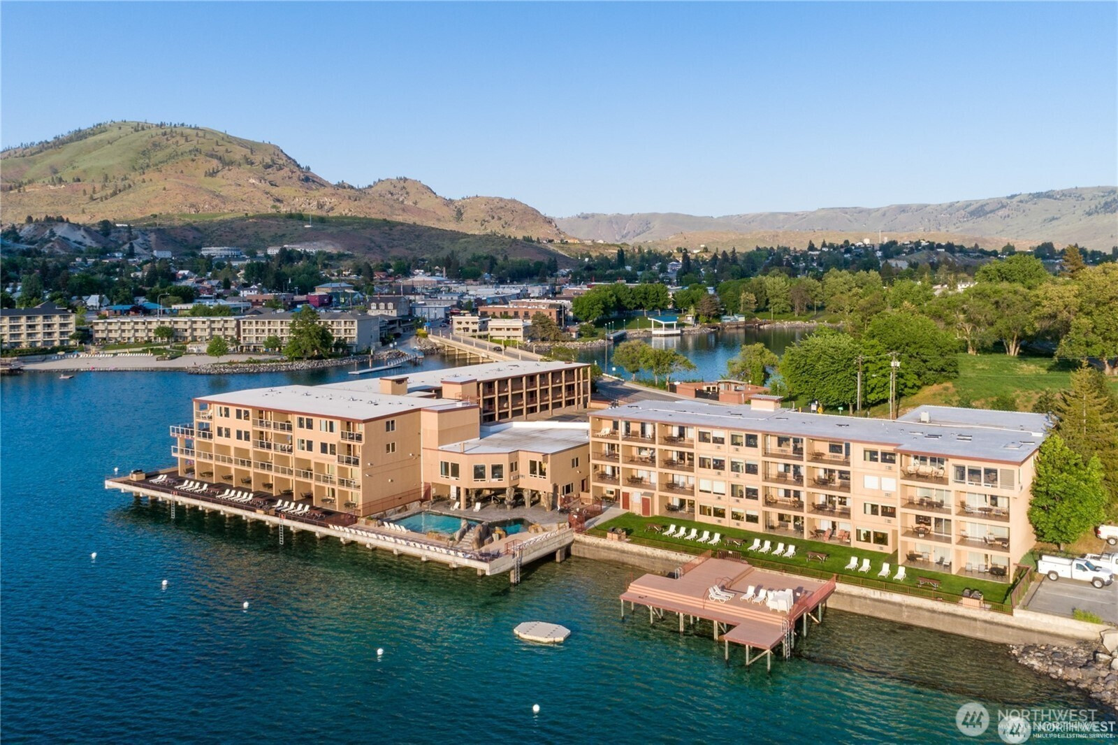 322 W Woodin Avenue, Chelan, WA 98816
