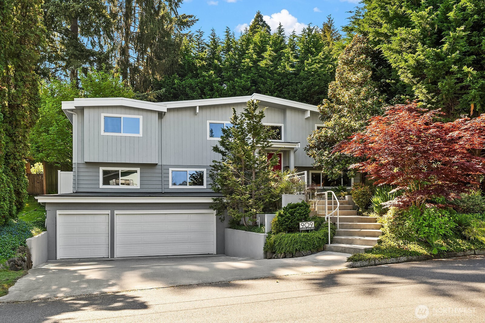 909 110th Avenue SE, Bellevue, WA 98004