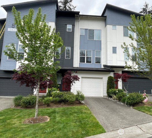 13420 Manor Way, Lynnwood, WA 98087