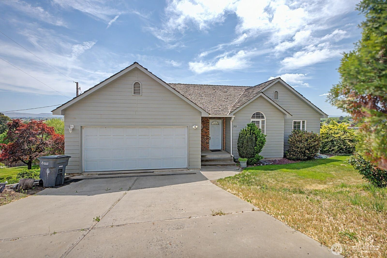 313 Peach Avenue, Sunnyside, WA 98944