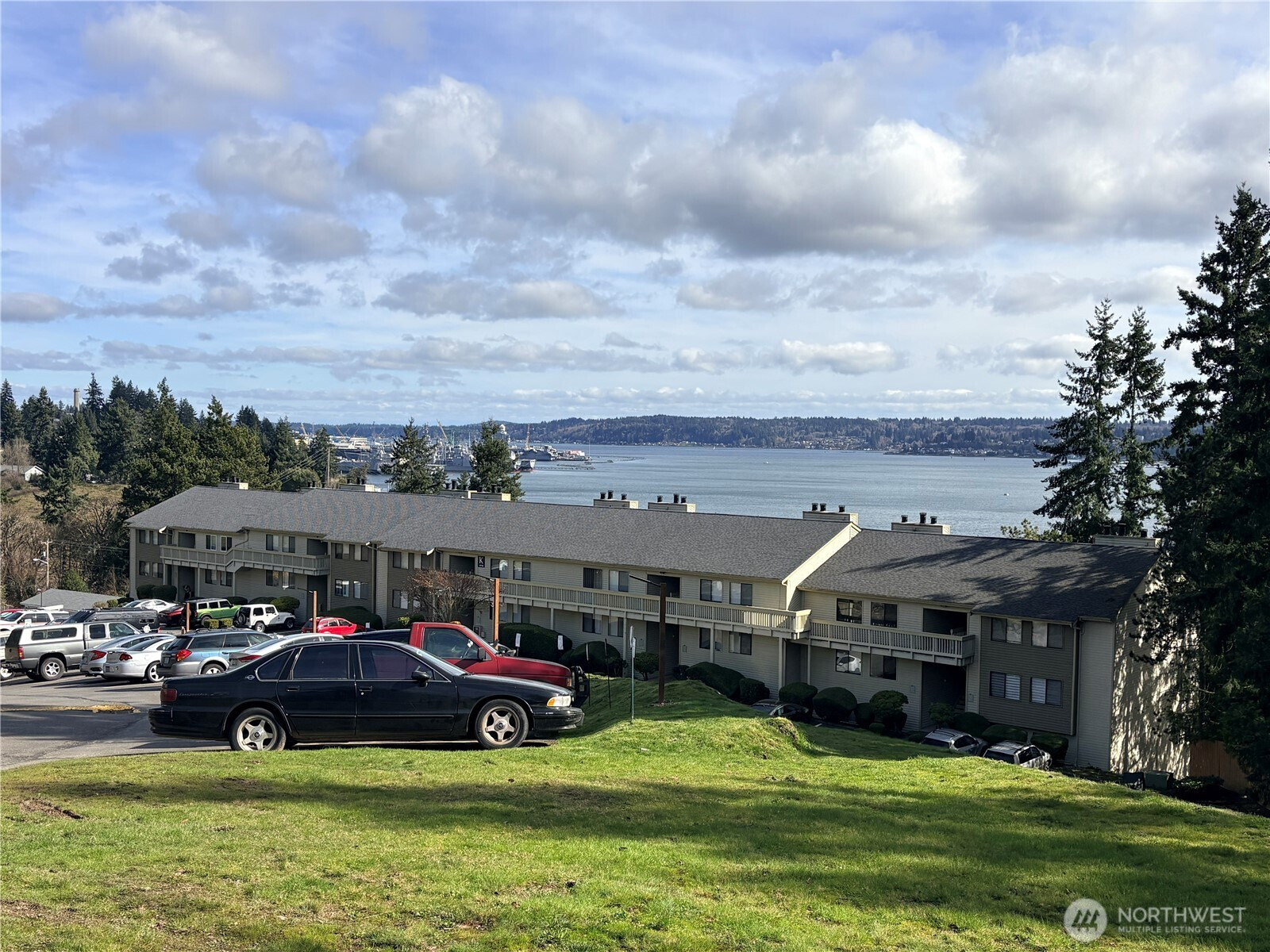 1700 W Sunn Fjord Lane, Bremerton, WA 98312