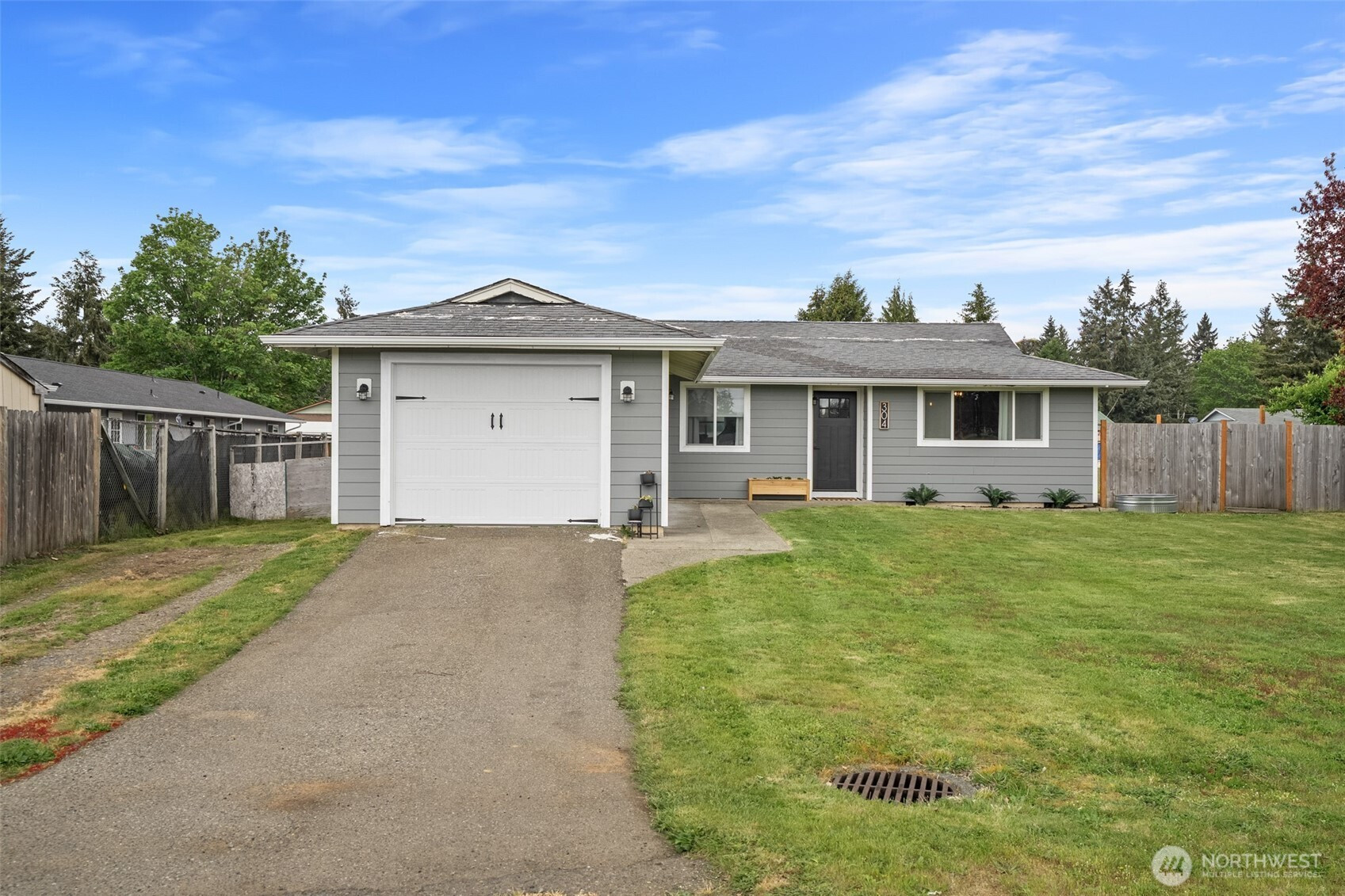 304 Rochester Street E, Rainier, WA 98576