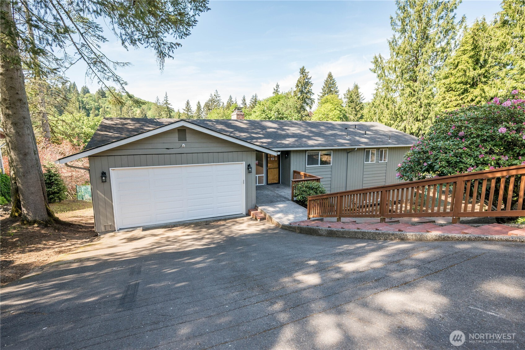 2441 W Lynnwood Drive, Longview, WA 98632