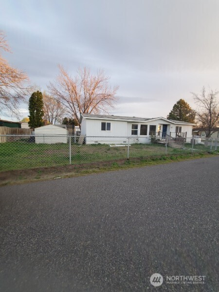 6750 Desert View Drive, West Richland, WA 99353