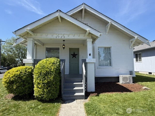 6722 S J Street, Tacoma, WA 98408
