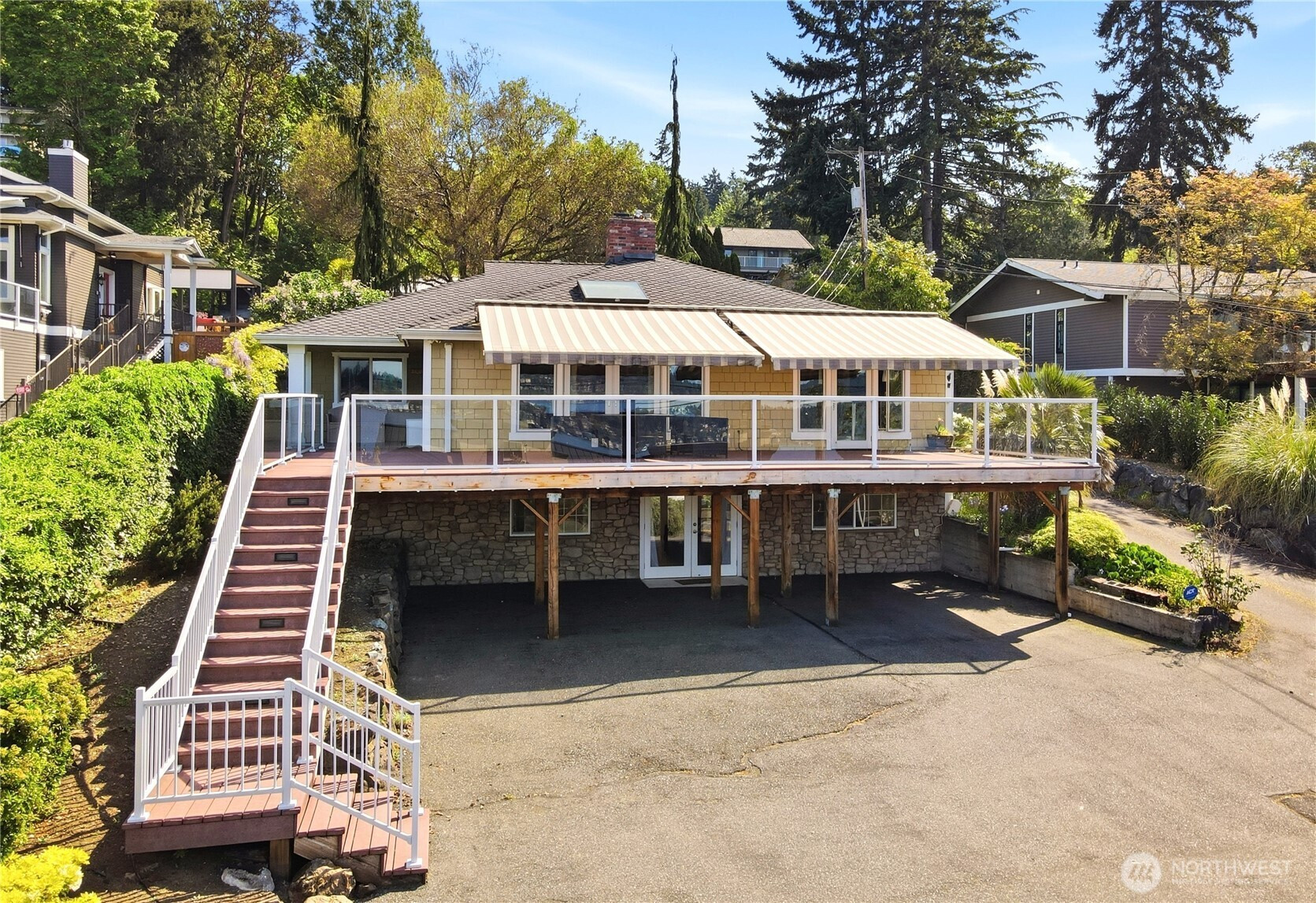 12704 Holmes Point Drive NE, Kirkland, WA 98034