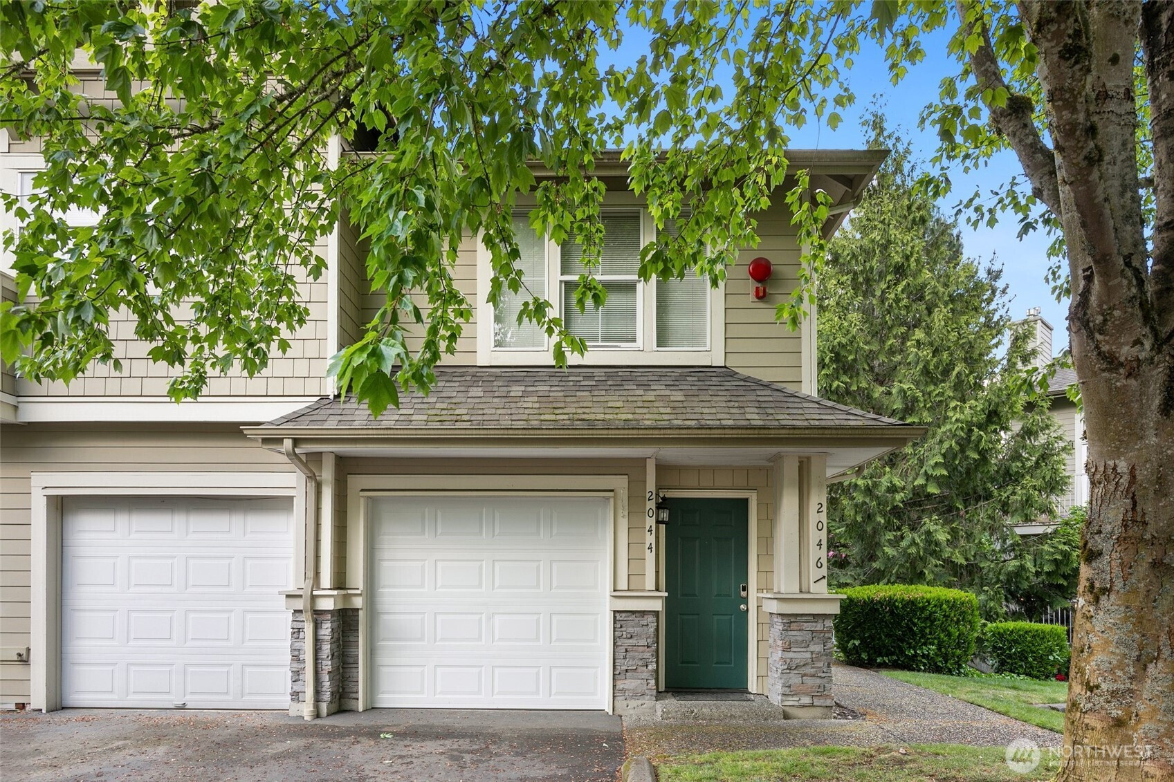 2044 Newport Way NW, Issaquah, WA 98027