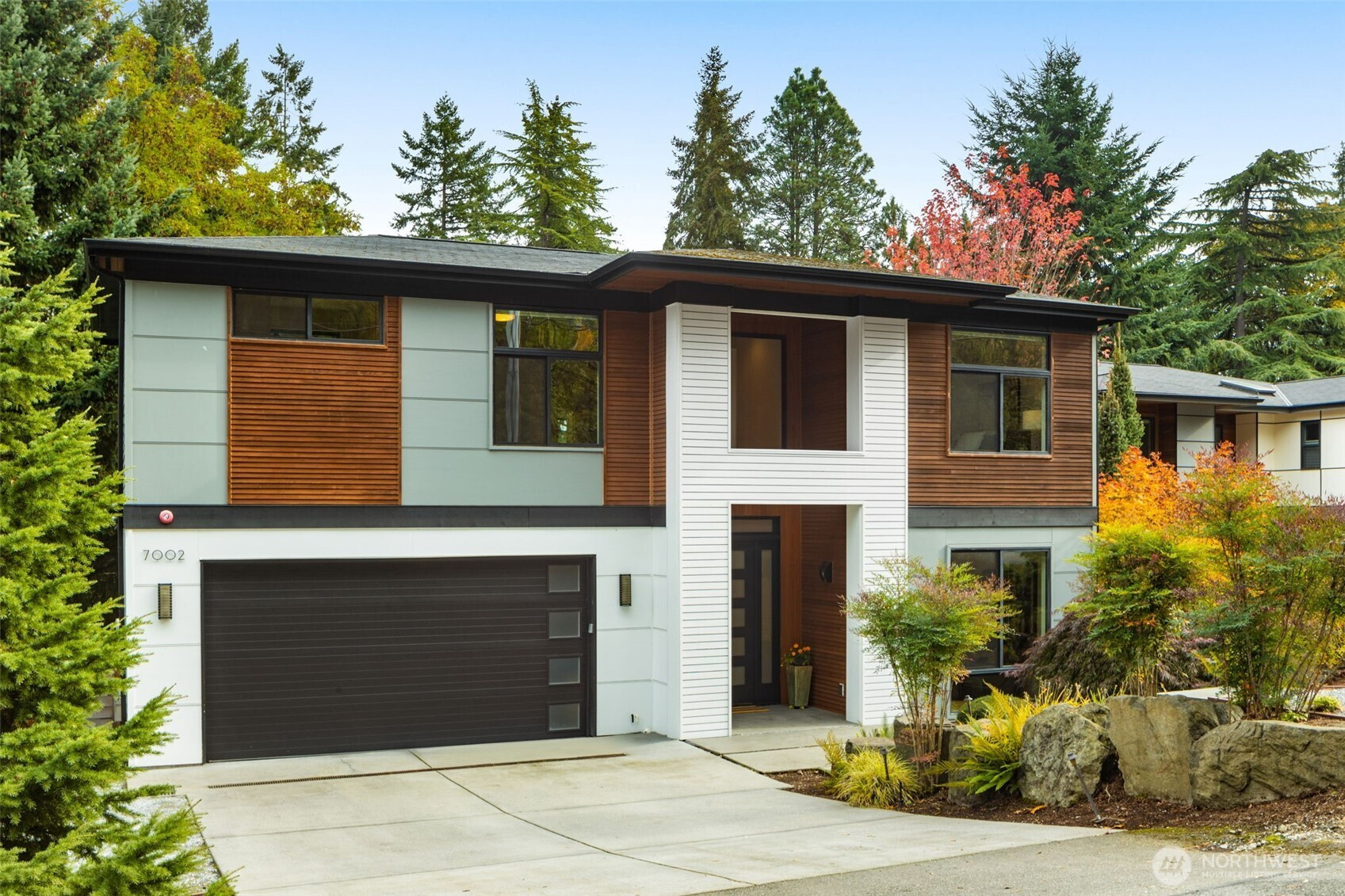 7002 93rd Avenue SE, Mercer Island, WA 98040
