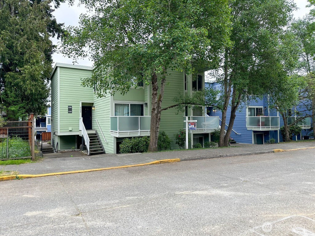 8800 20th Avenue NE, Seattle, WA 98115