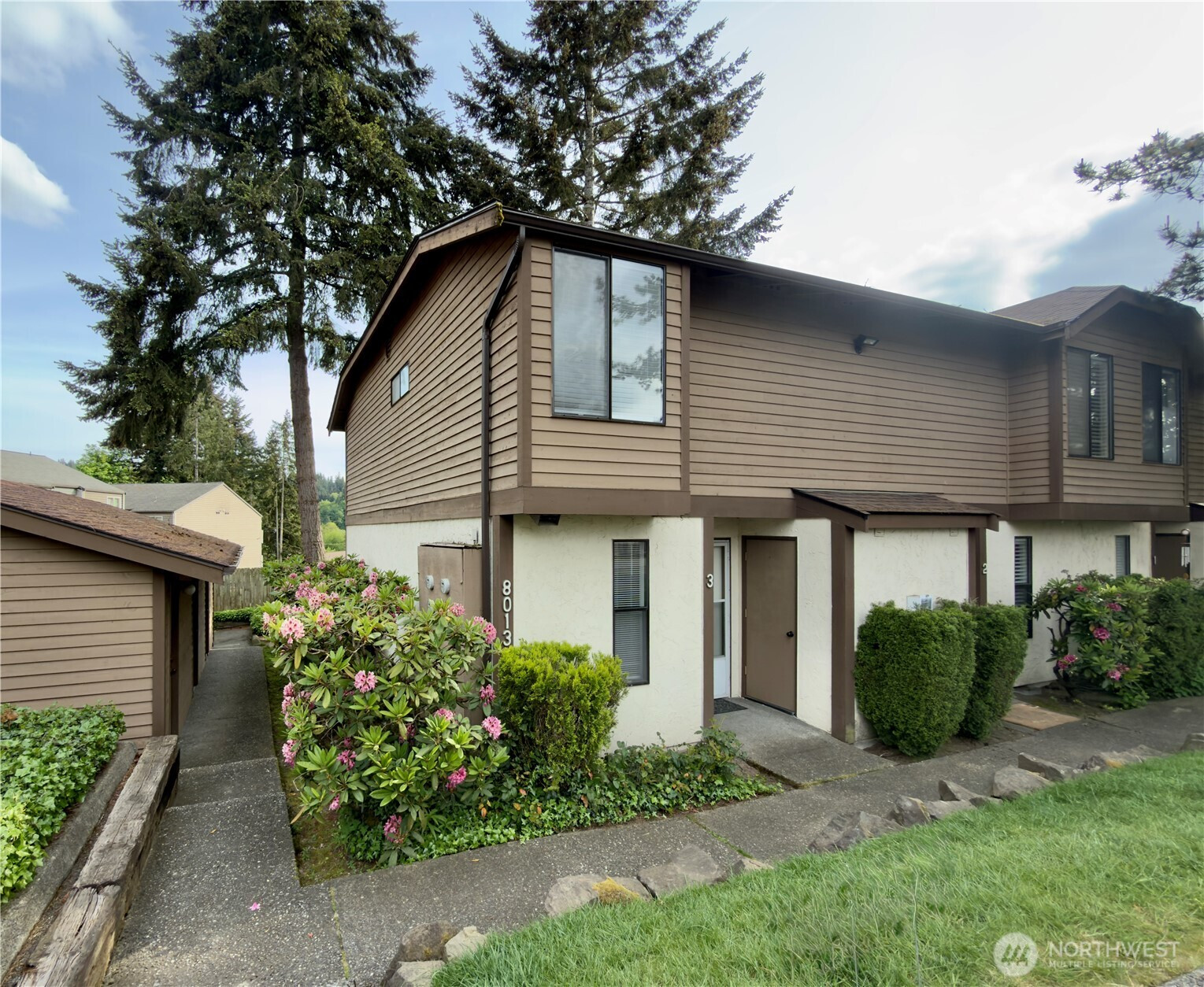 8013 NE 177th Court, Kenmore, WA 98028