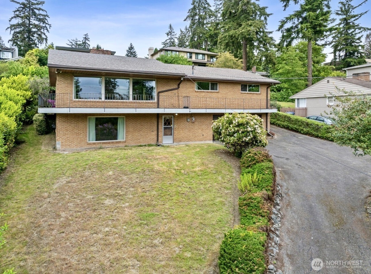 9510 Lake Washington Boulevard NE, Bellevue, WA 98004