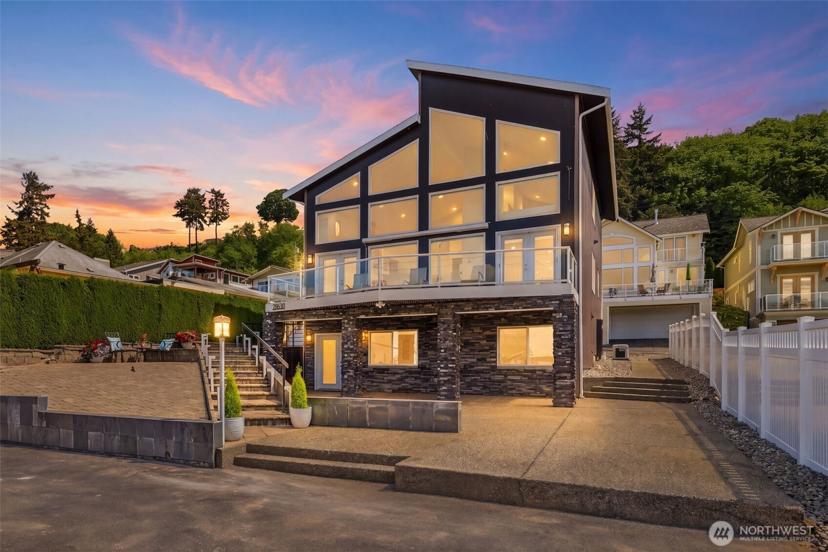 28630 Soundview Drive S, Des Moines, WA 98198