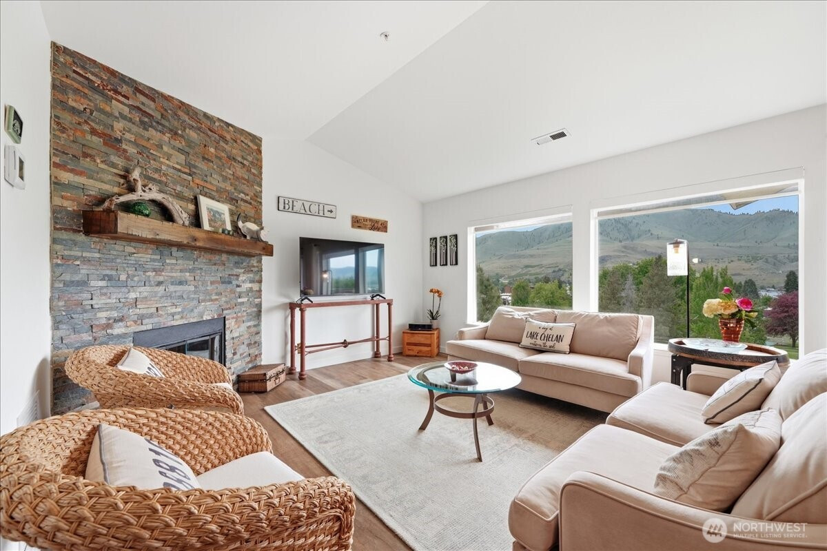 808 W Manson Road, Chelan, WA 98816