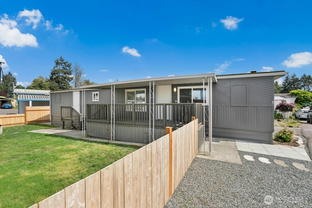 12200 Stone Avenue N, Seattle, WA 98133