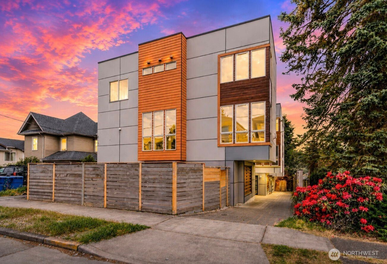 8840 Interlake Avenue N, Seattle, WA 98103